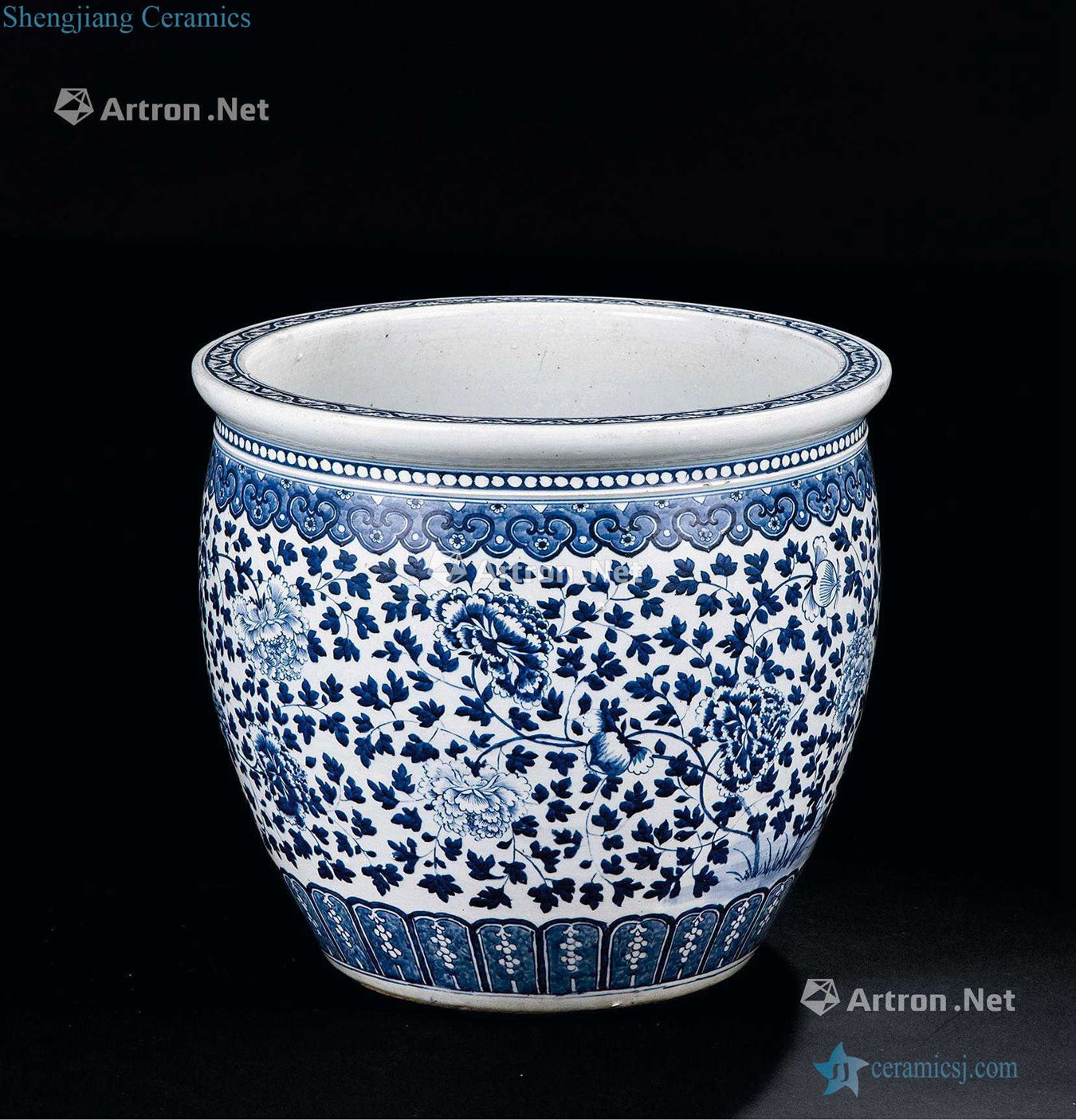In the qing dynasty (1644-1911) blue and white flower grain volume cylinder around branches