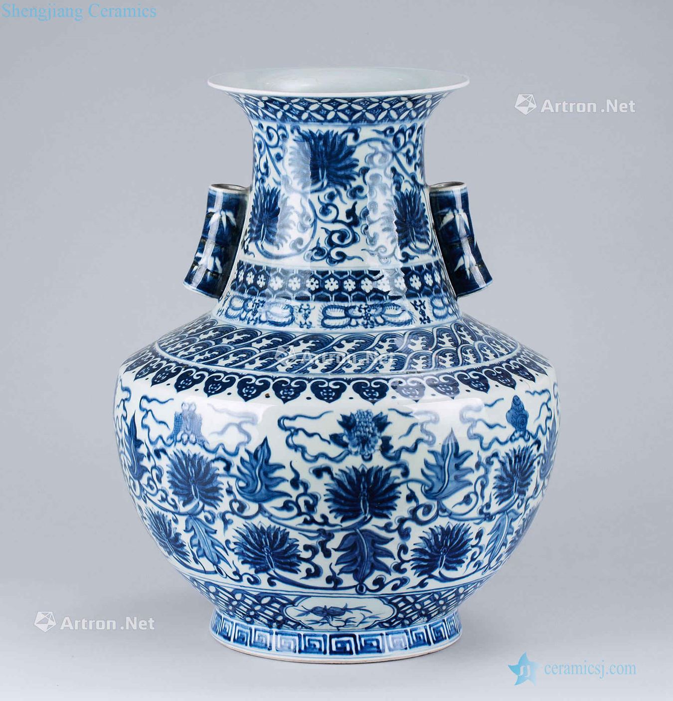 In the qing dynasty (1644-1911) blue and white lotus flower grain double penetration ears big bottles