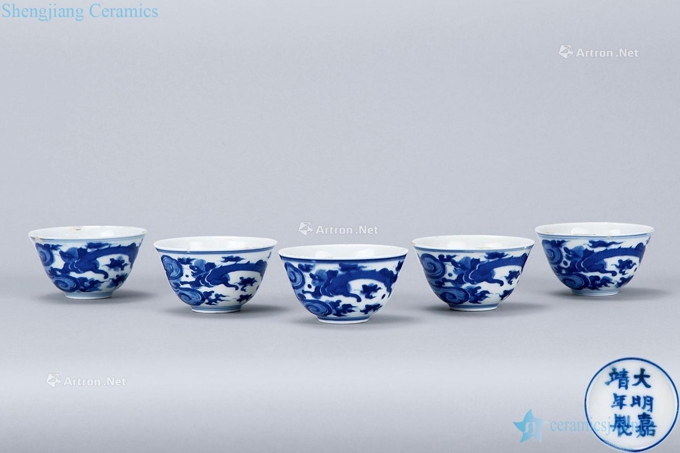 In the qing dynasty (1644-1911) blue and white YunLongWen cup (five pieces a set)