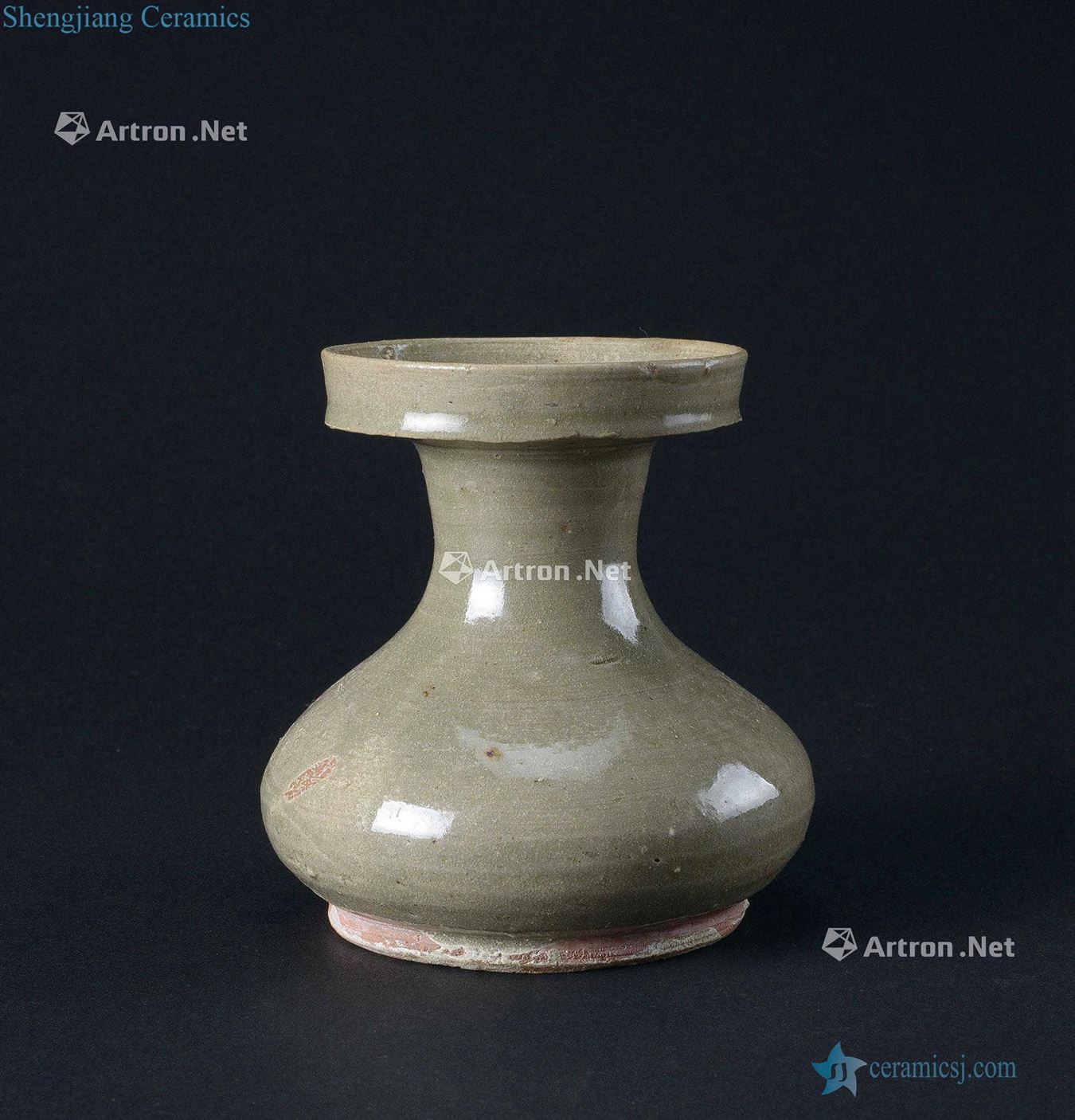 The six dynasties (222-589), the kiln celadon dish buccal bottle