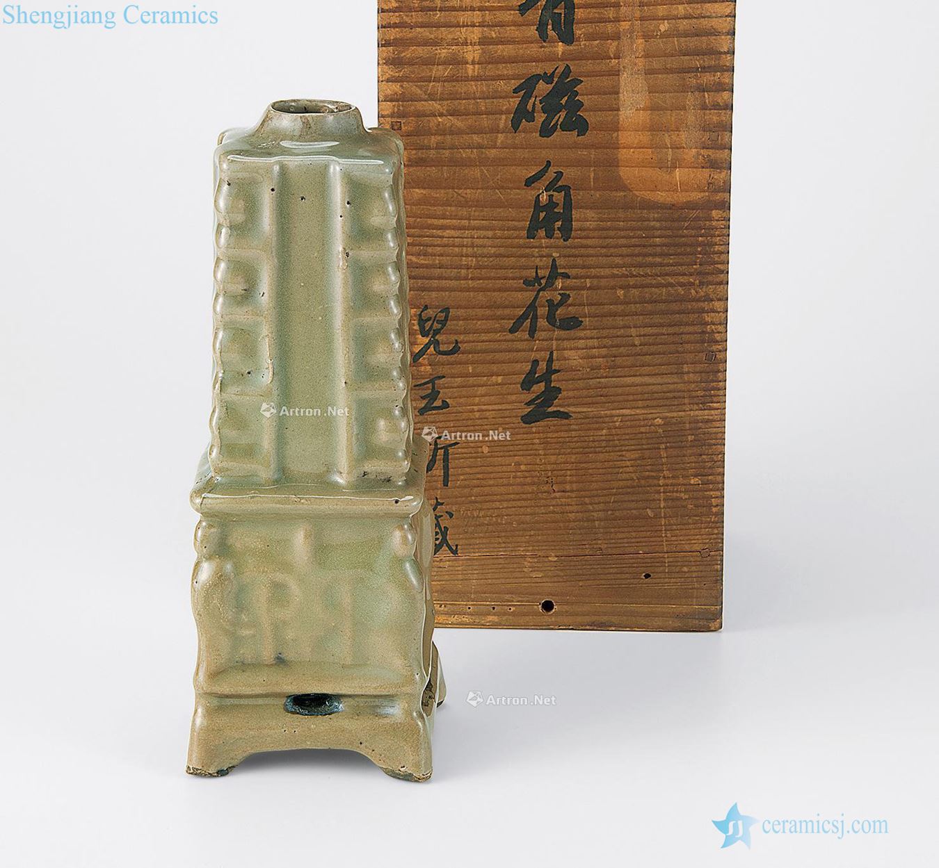 yuan The corners of longquan celadon vase