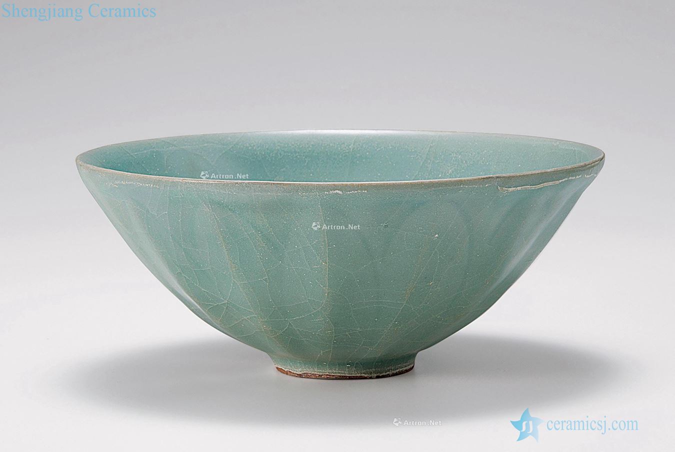 The southern song dynasty longquan celadon green magnetic lotus-shaped bowl