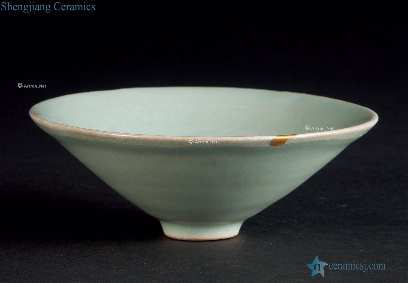 The southern song dynasty longquan celadon green magnetic hand-cut hat to bowl