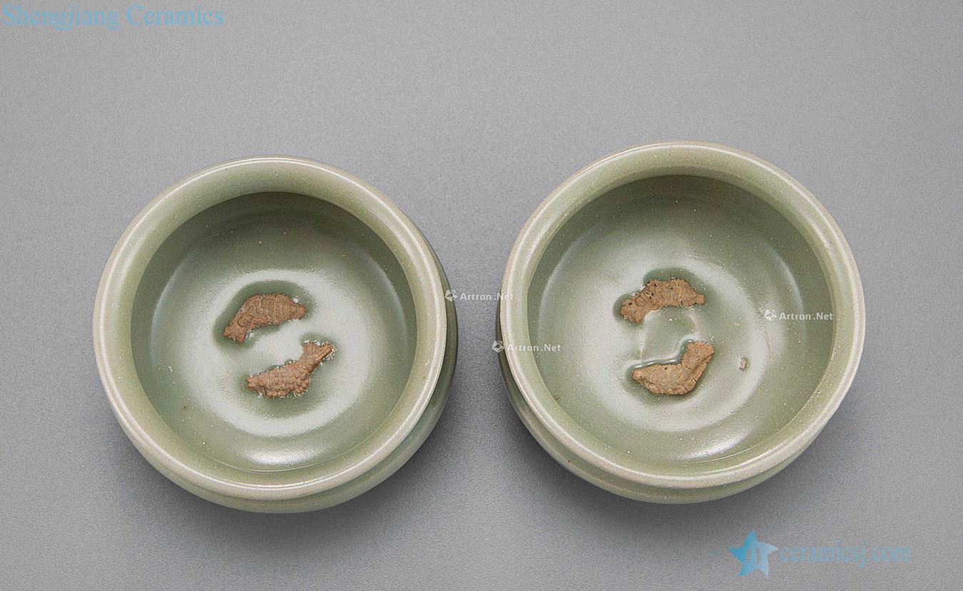 yuan Longquan celadon dew tire Pisces cup (a)