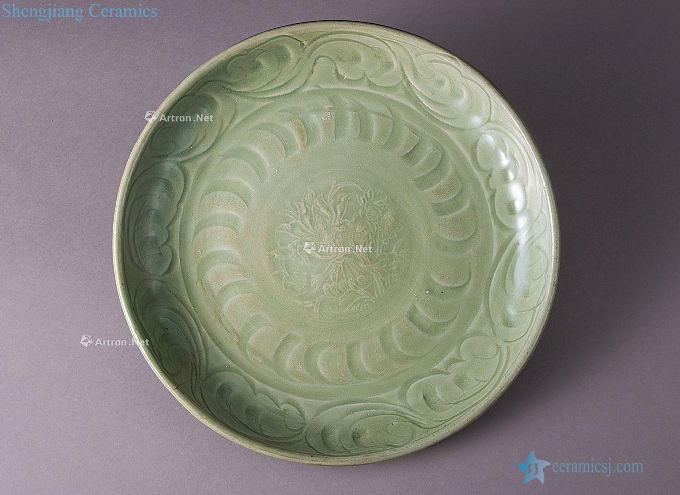 yuan Longquan celadon green magnetic carved decorative pattern plate