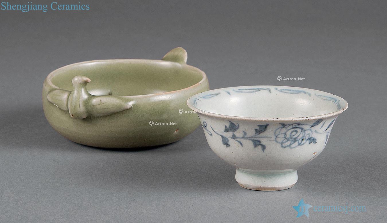 Yuan and Ming blue and white small cup Longquan celadon small cup