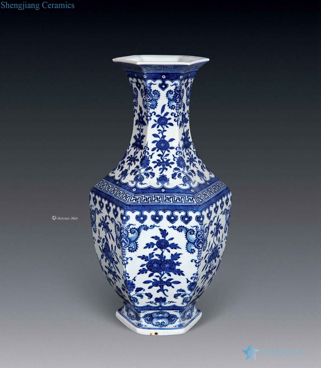 In the qing dynasty Blue and white vase