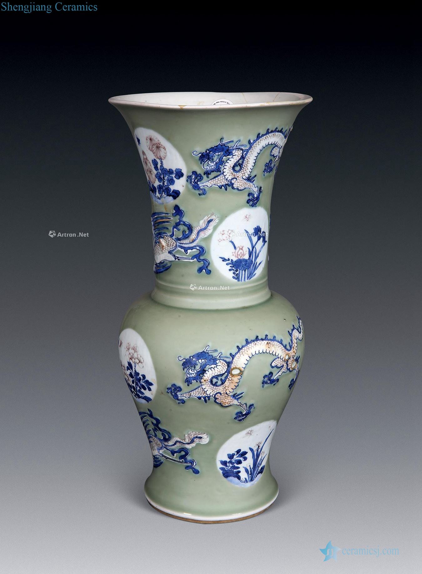 Qianlong pea green glaze porcelain vase with flowers