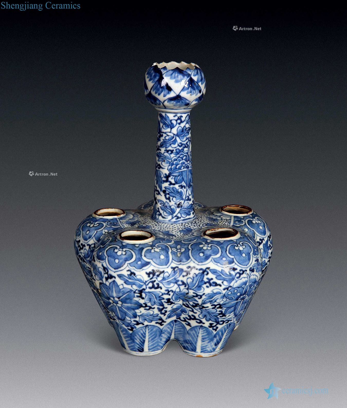In the qing dynasty Blue and white six tube bottle