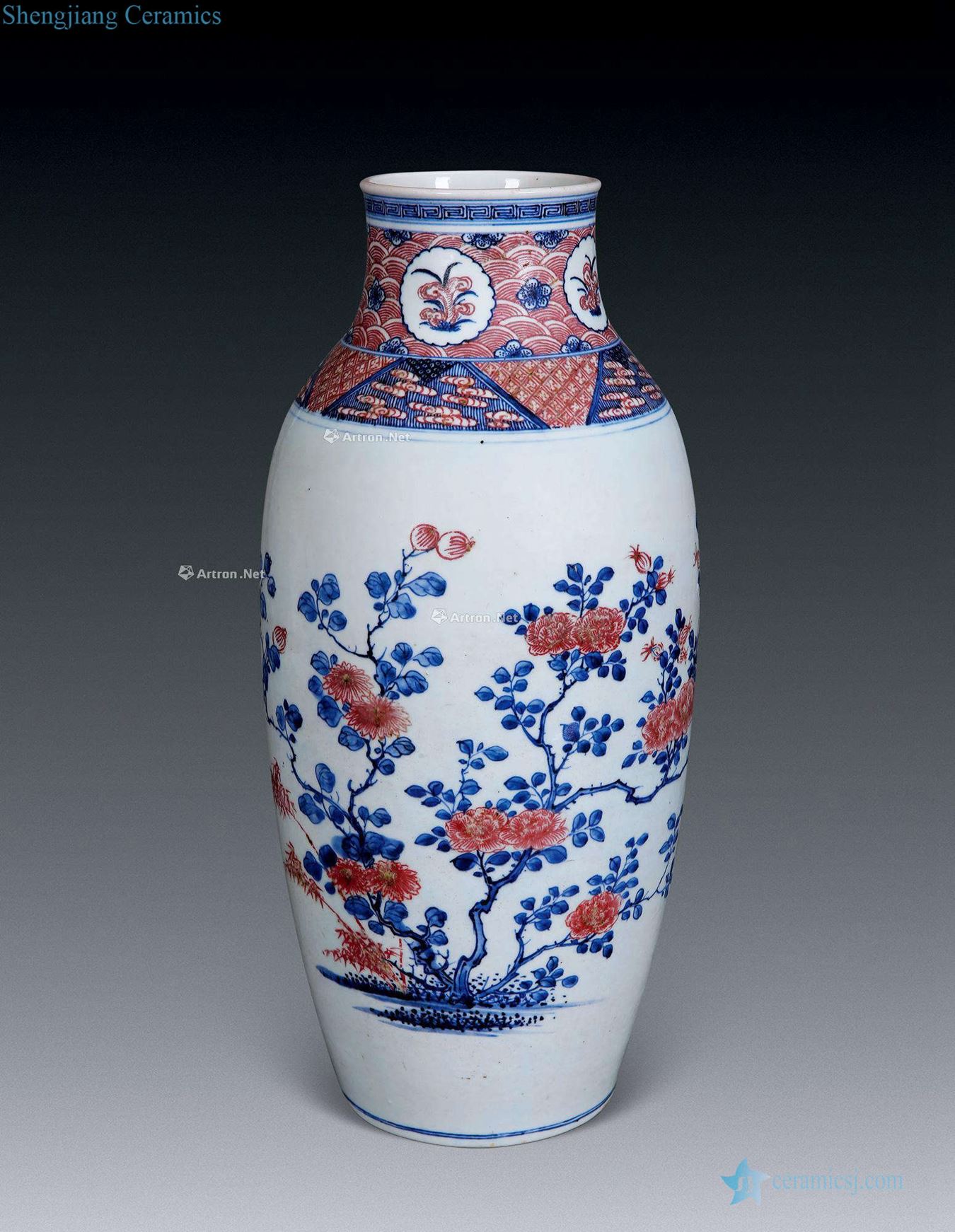 Blue and white youligong bottle qianlong