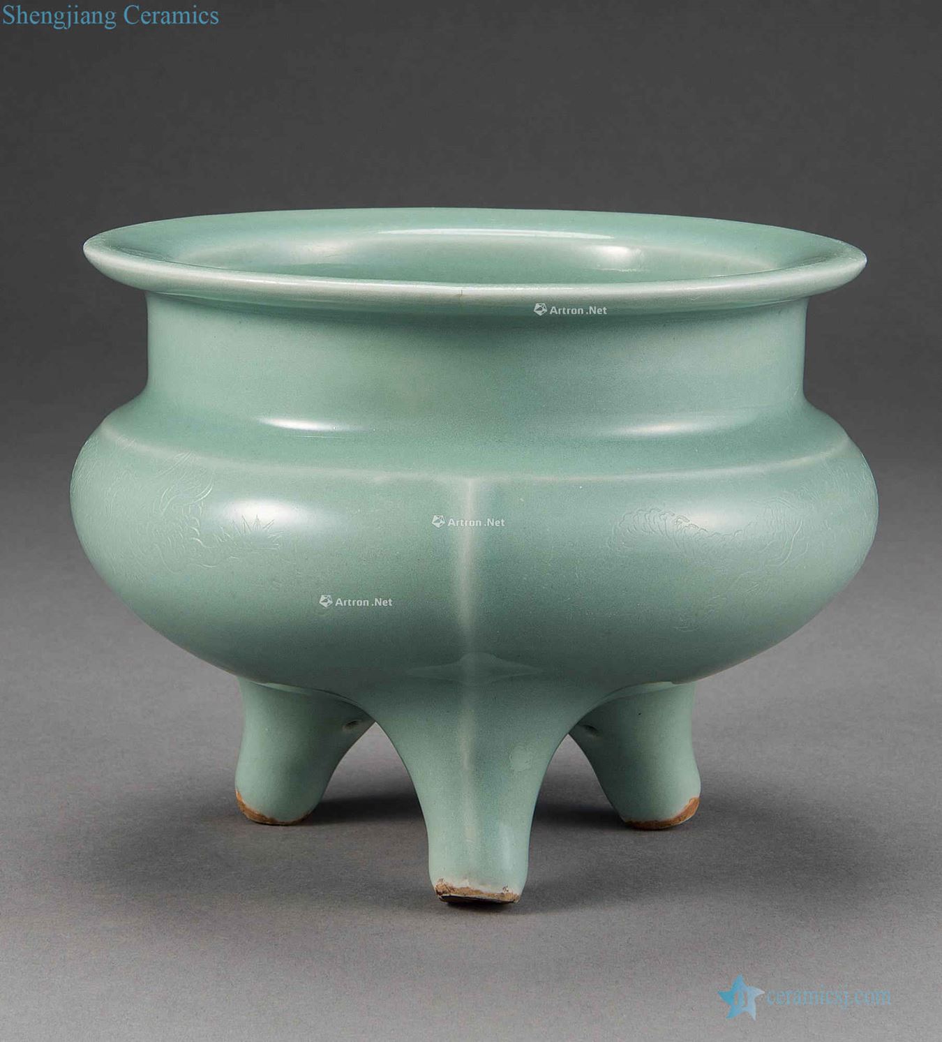 The southern song dynasty longquan celadon green magnetic by furnace