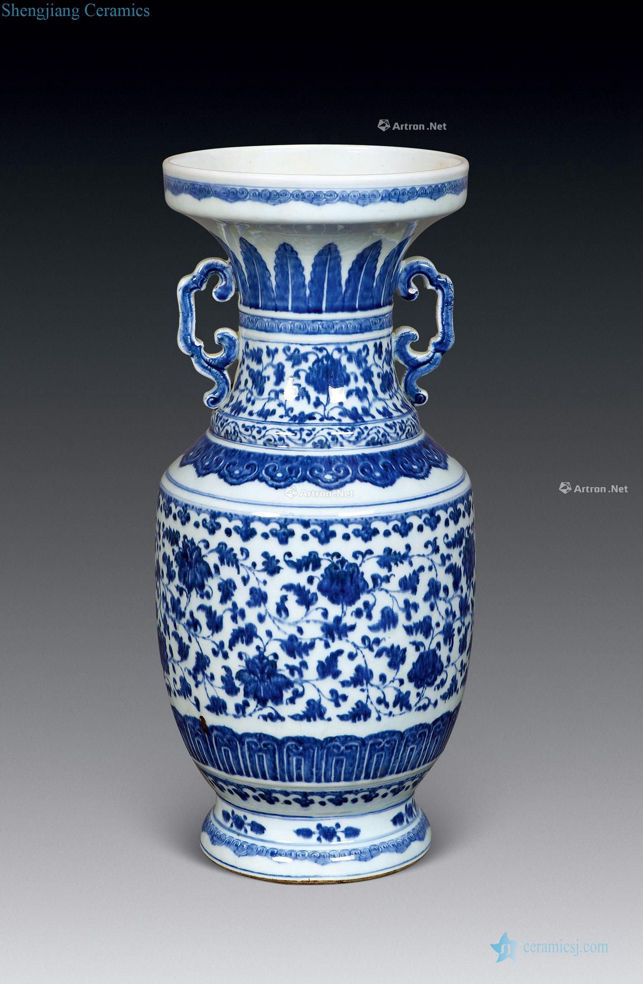 In the qing dynasty Blue and white lotus flower grain dish buccal bottle