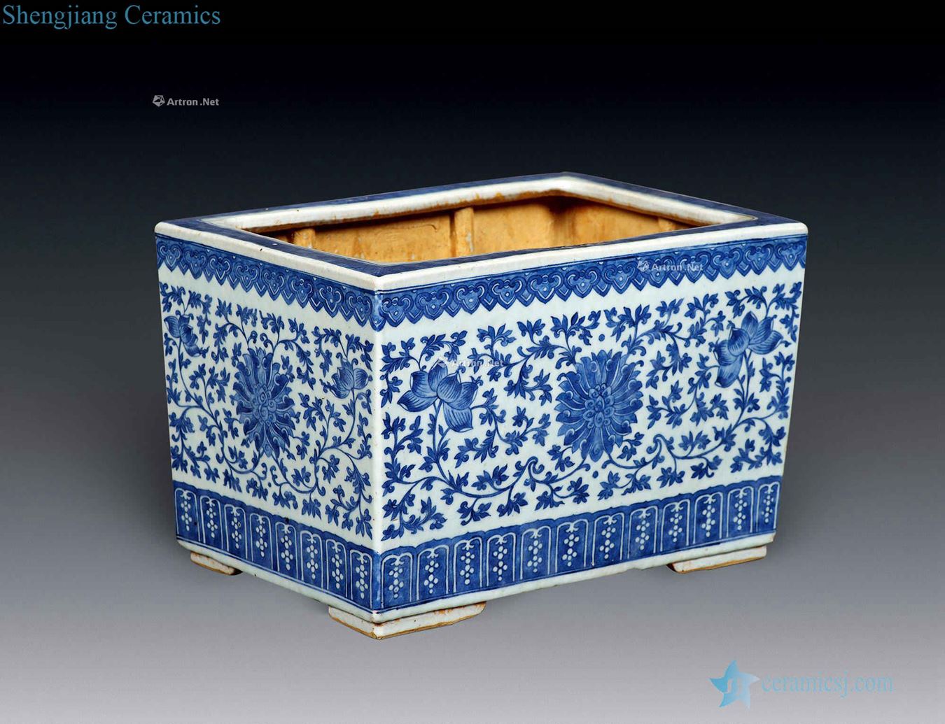 In the qing dynasty blue and white rectangular flower pot