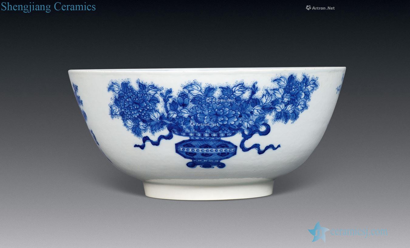 In the qing dynasty Blue and white flower blue stripes large bowl