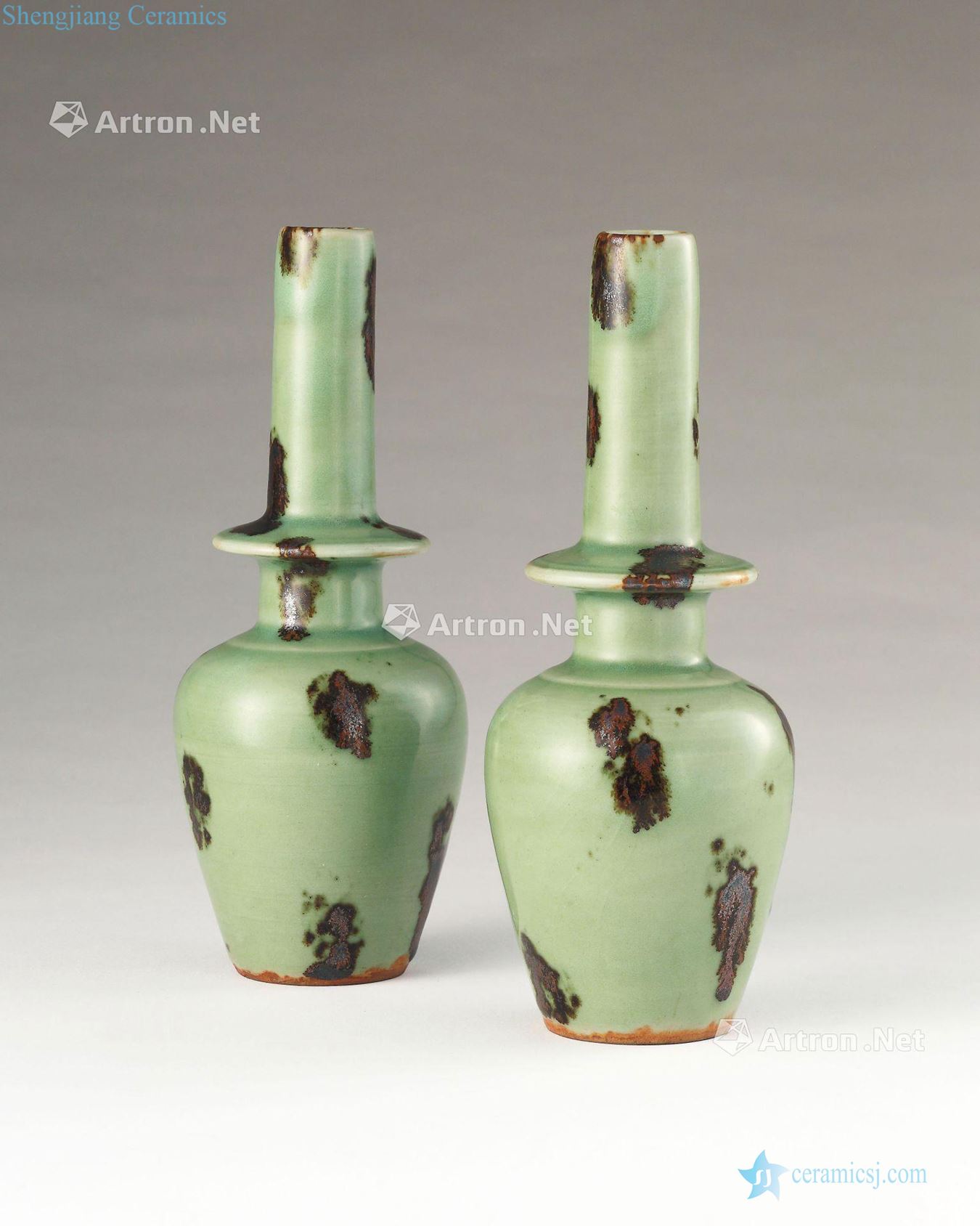 yuan Longquan celadon color of the flask (a)