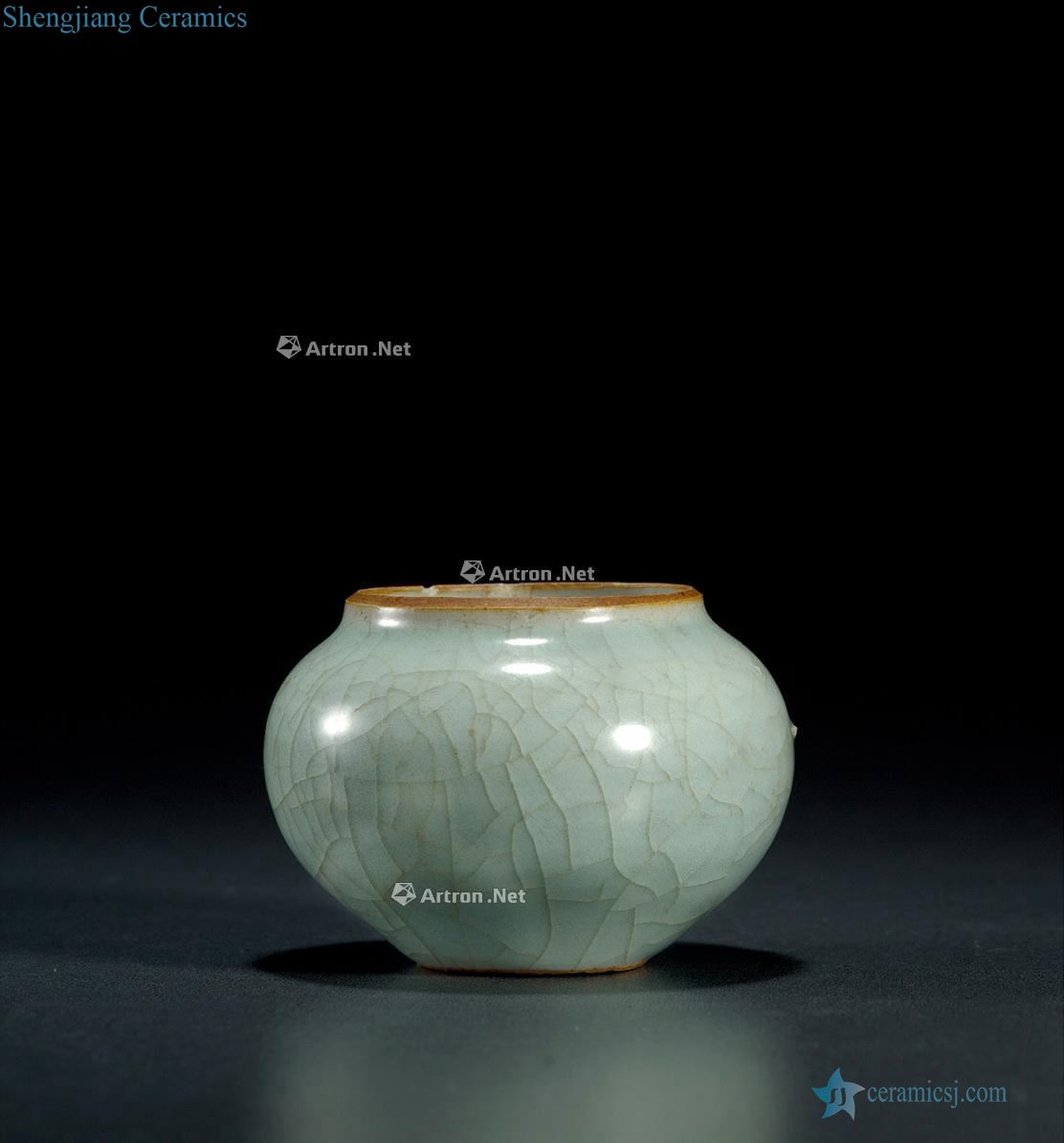 The southern song dynasty, longquan celadon powder blue glaze canister