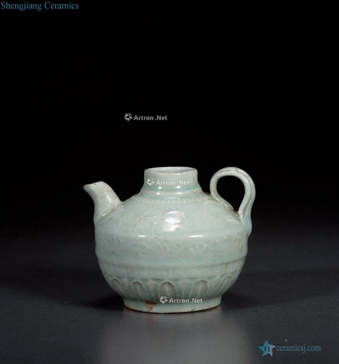 The southern song dynasty, left kiln green printing craft ewer