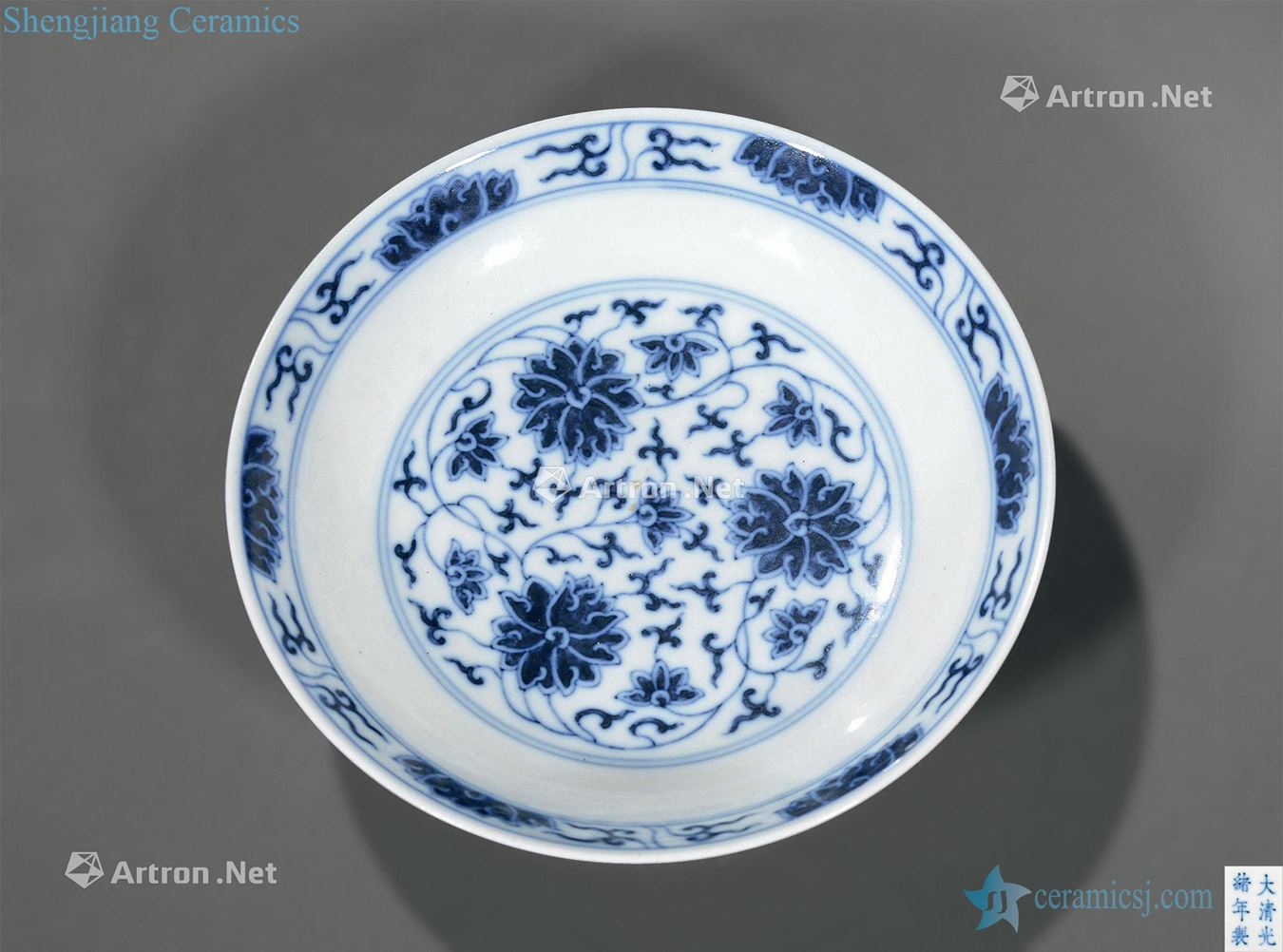 Qing guangxu Blue and white lotus flower disc