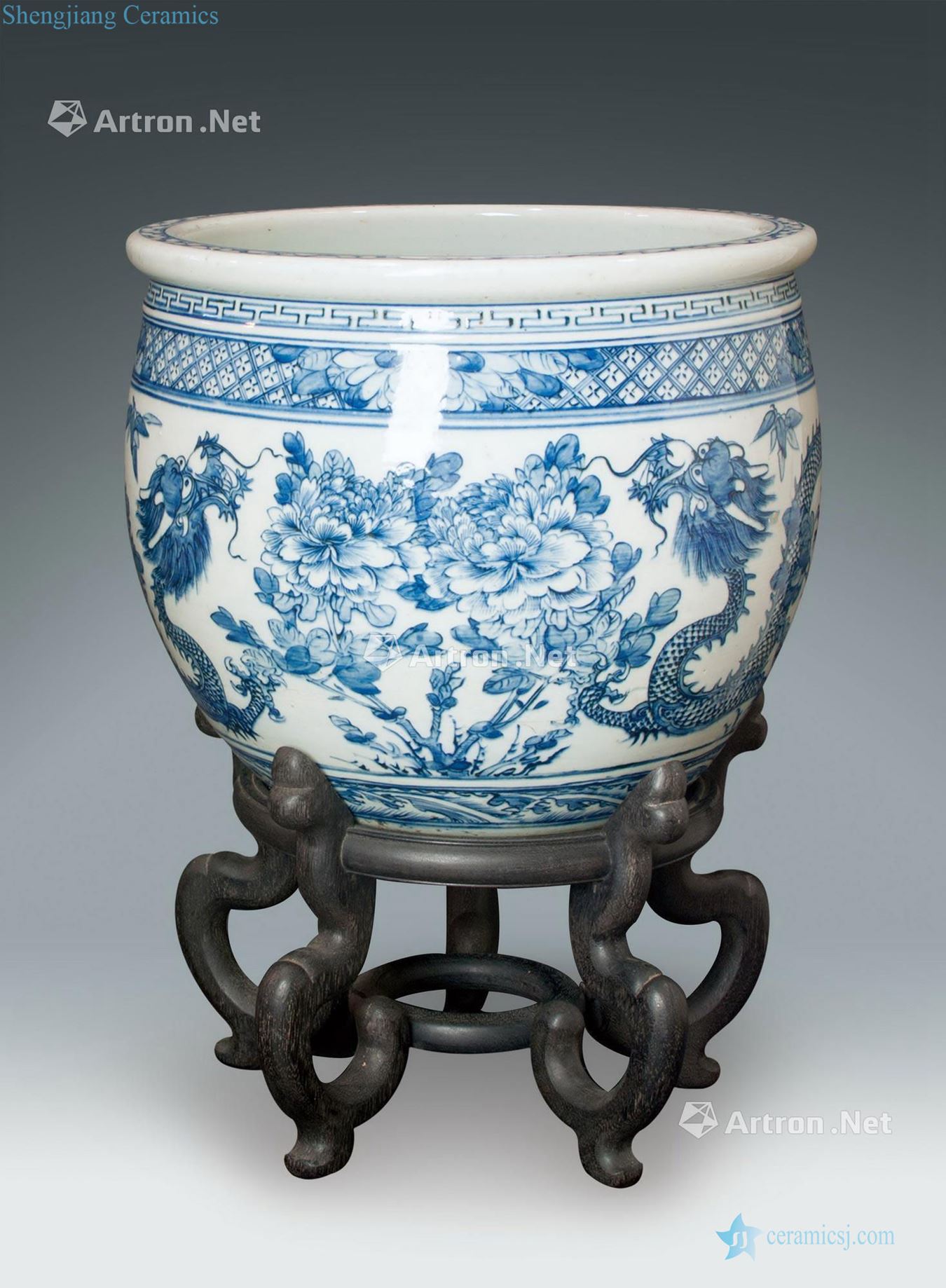 The late qing dynasty Blue and white flower dragon cylinder