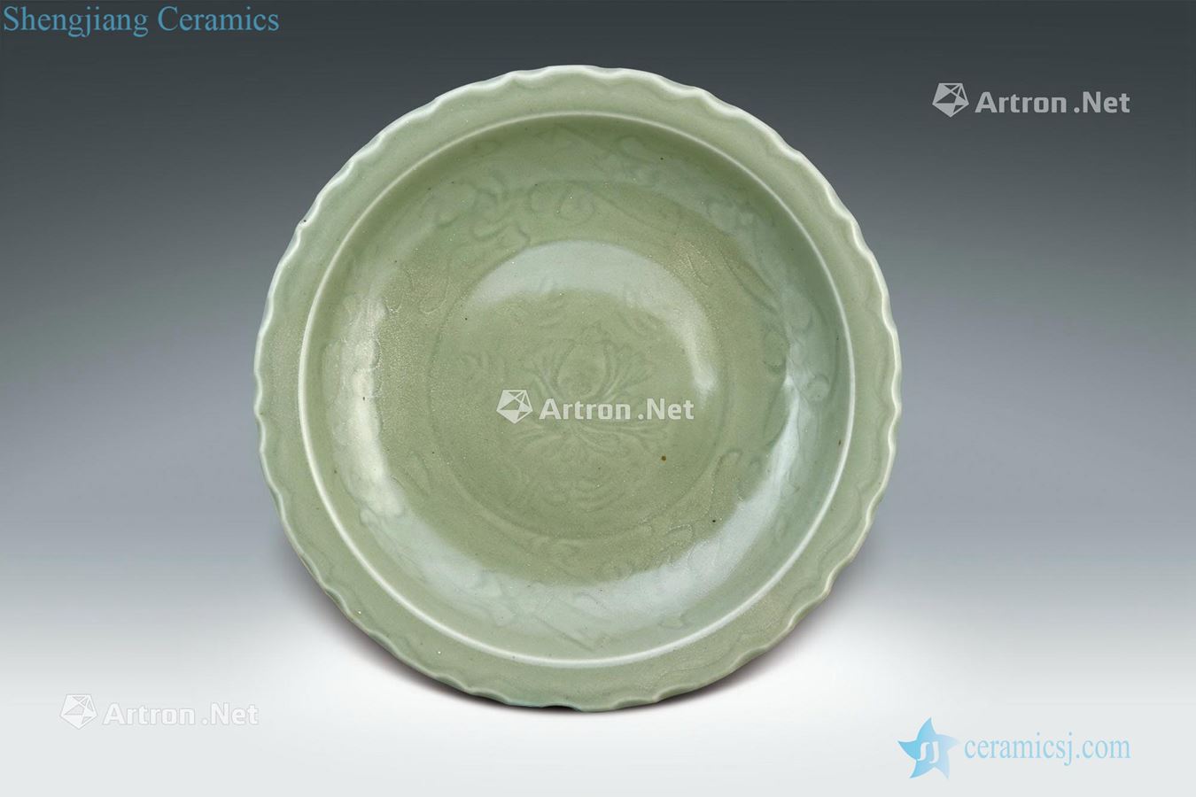 Hongwu of Ming Longquan celadon flower grain fold along the dark moment bound branches ling mouth tray