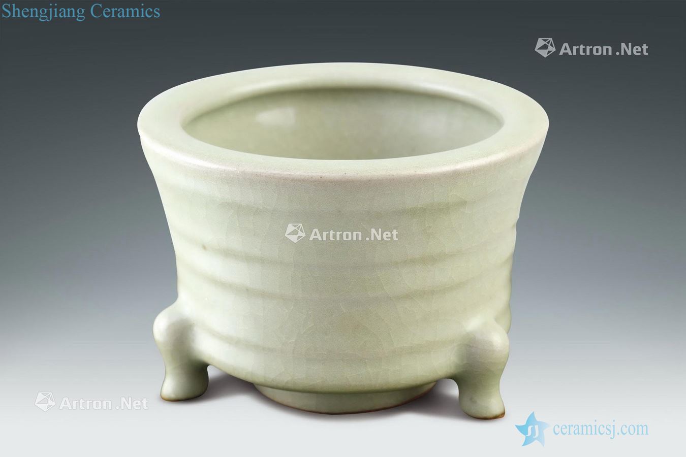 Ming Longquan celadon plum green furnace with three legs