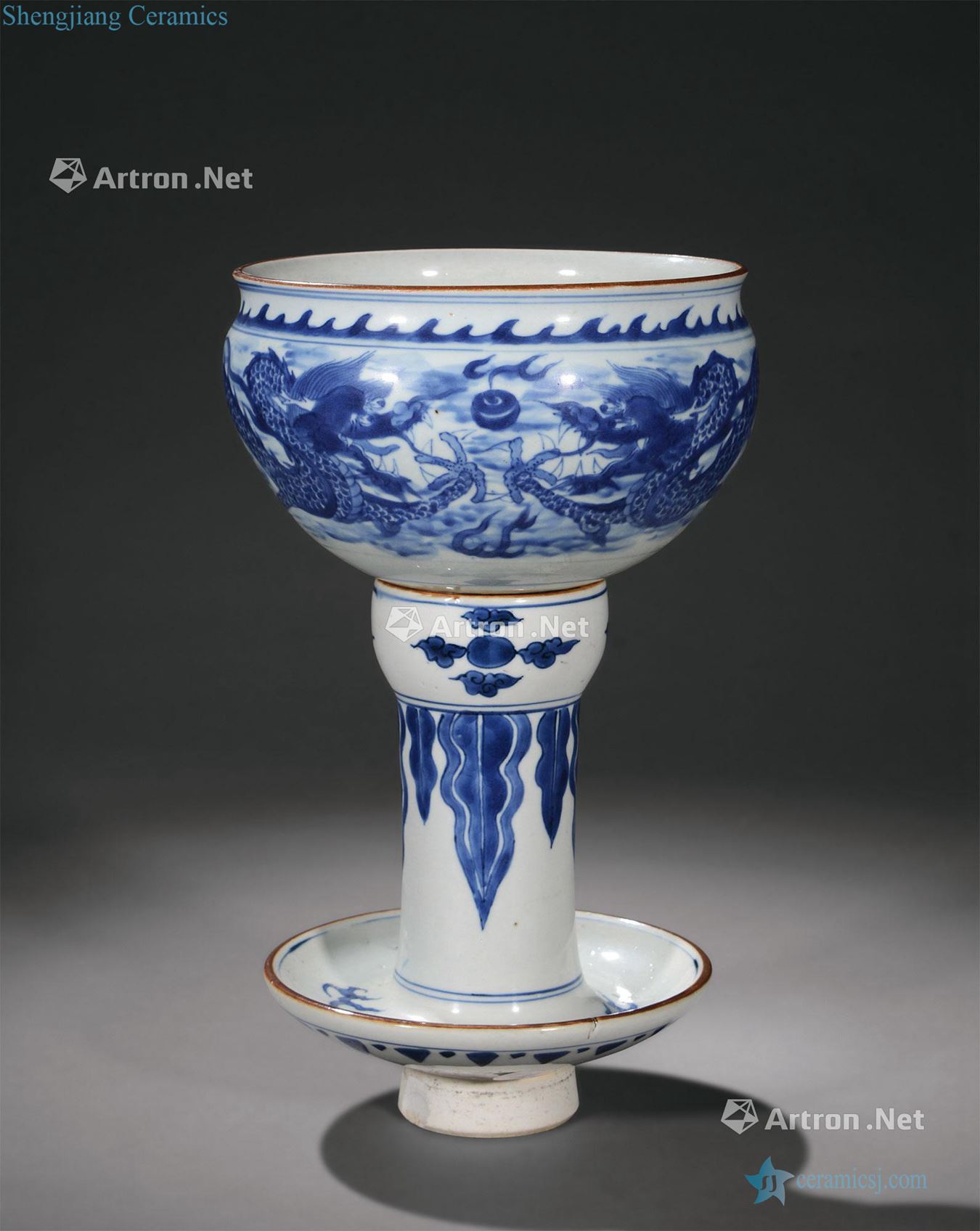Qing shunzhi Blue and white dragon playing pearl grain water bowl