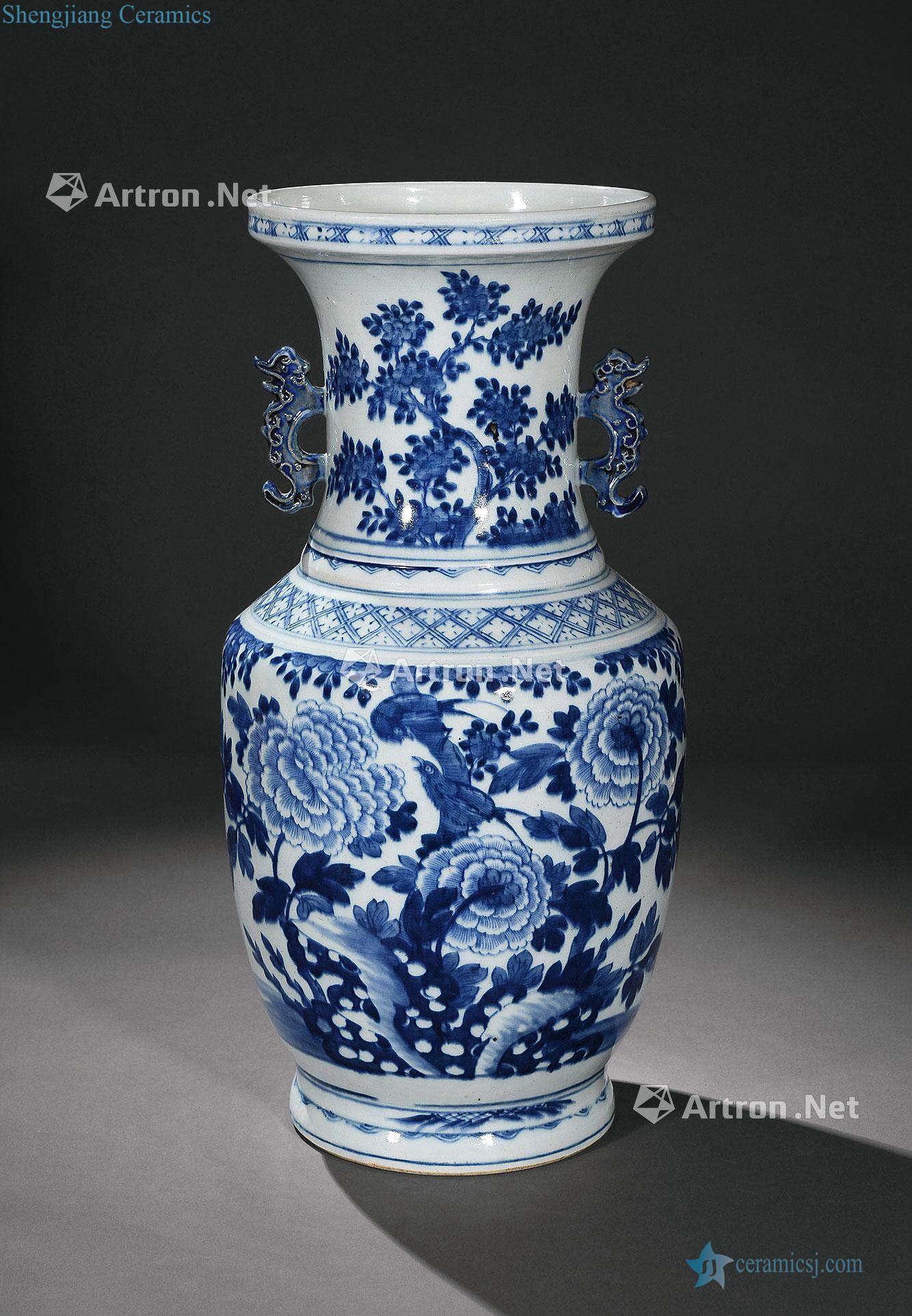 qing Blue and white flower on binaural dish buccal bottle
