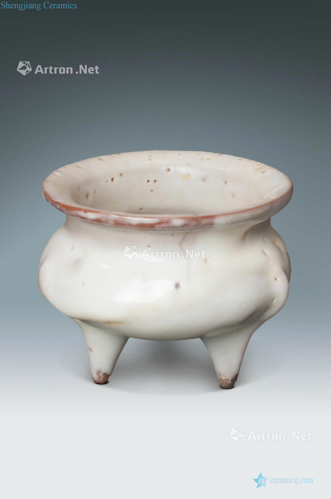 The song dynasty White glazed three-legged furnace