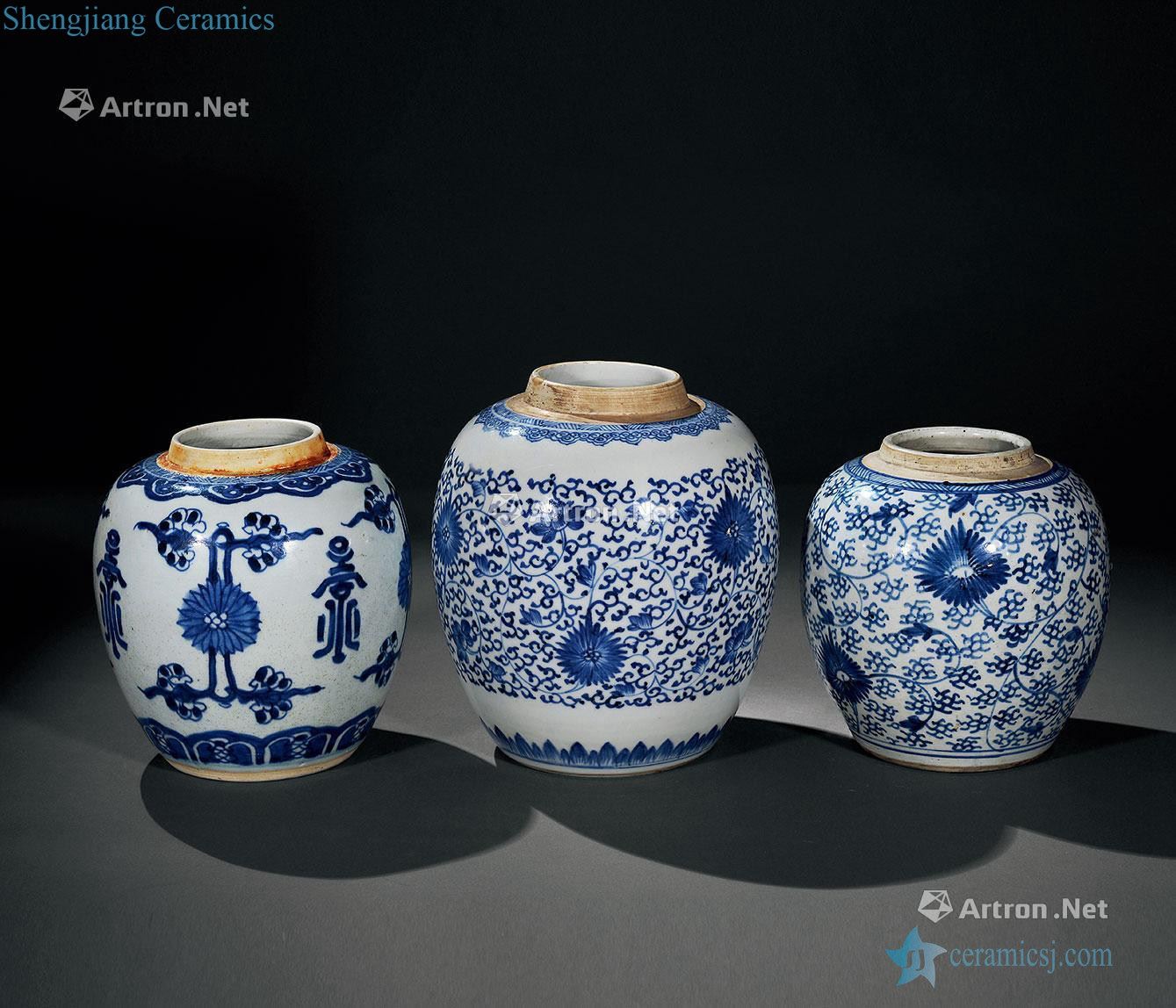 In the early qing Blue and white flower sand pot mouth (three)