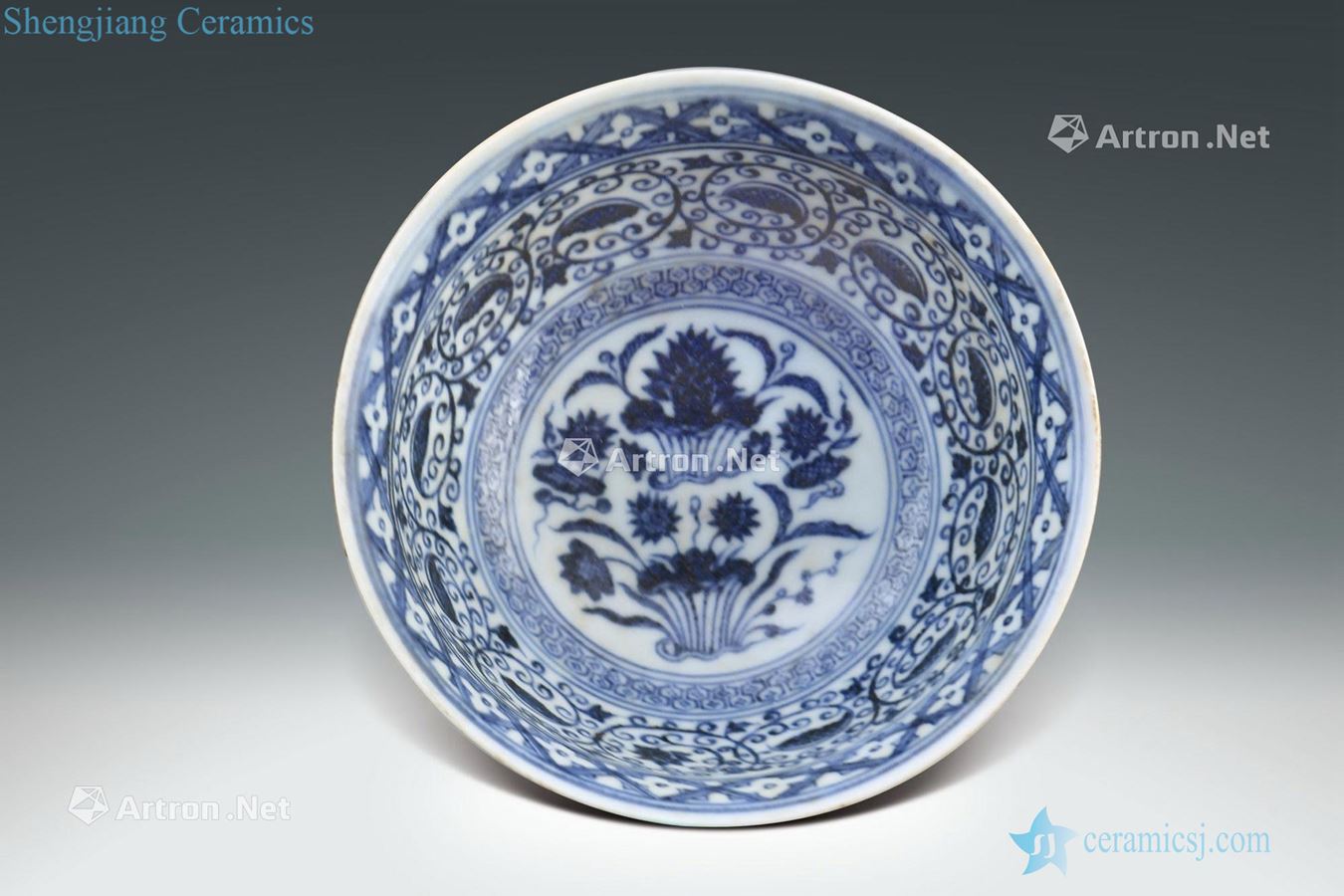Qing dynasty blue and white flower green-splashed bowls