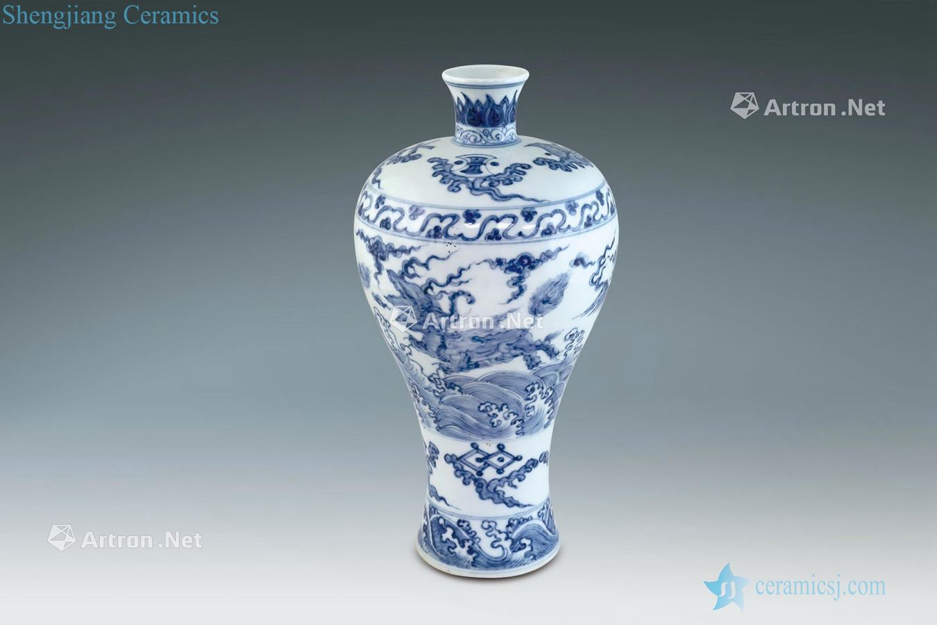 qing Blue and white dragon bottle