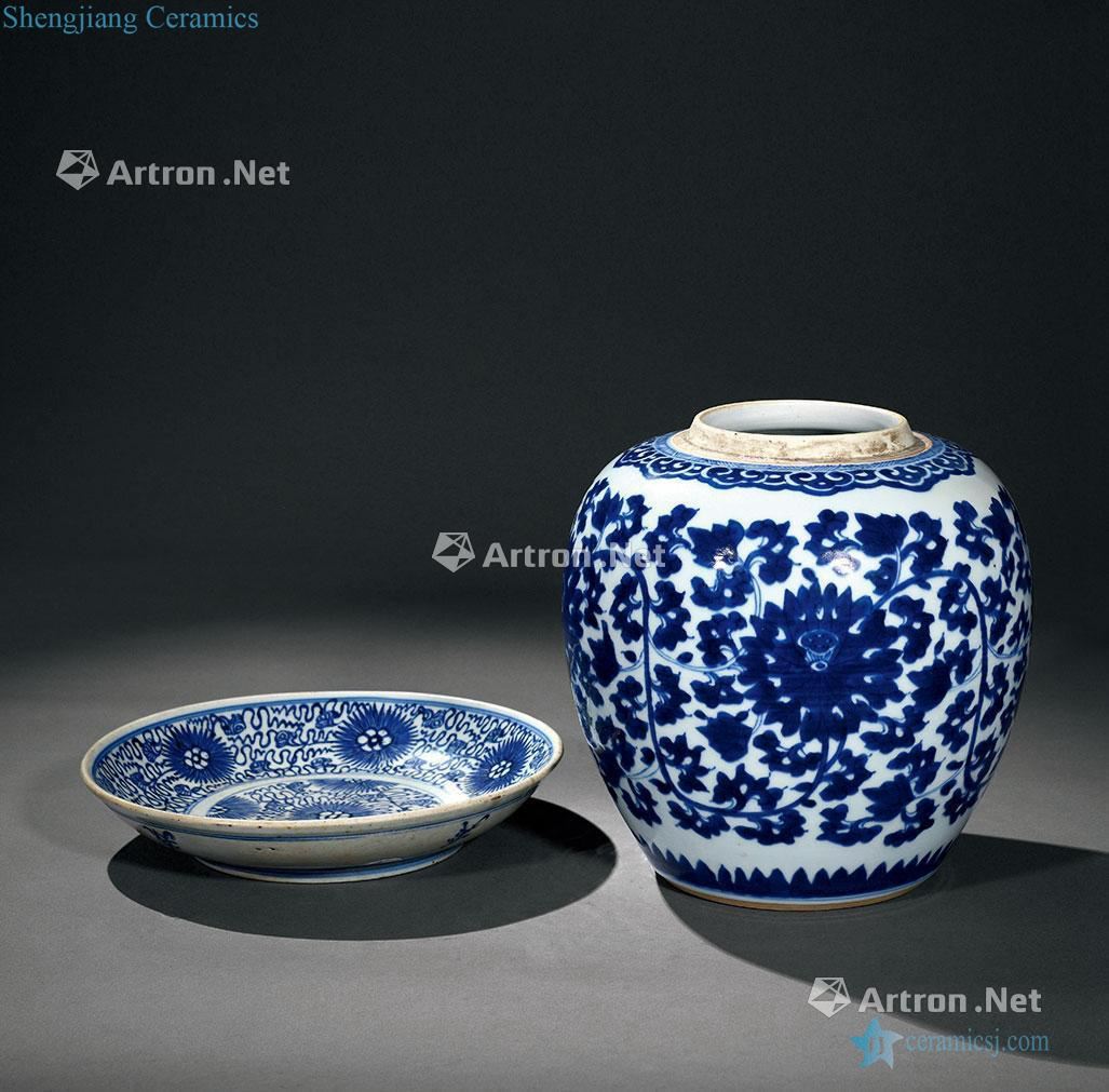 Early qing dynasty blue and white flower pot plate (two)