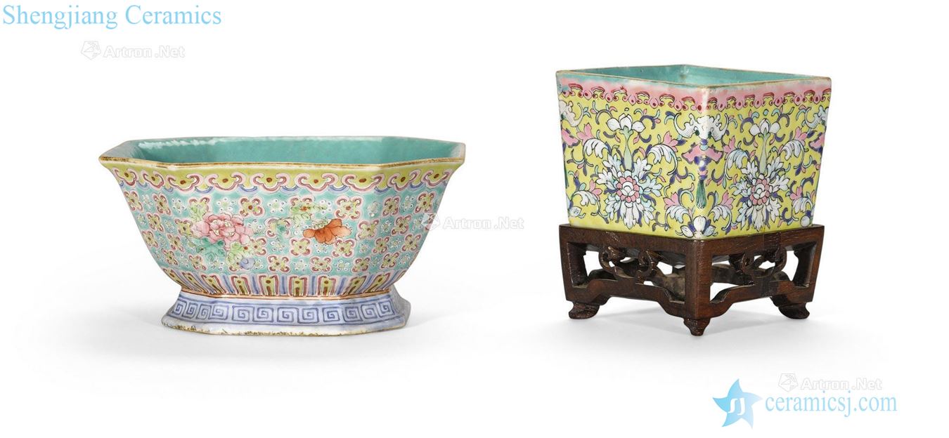 Newest the Qing/Republic period TWO FAMILLE ROSE ENAMELED BOWLS
