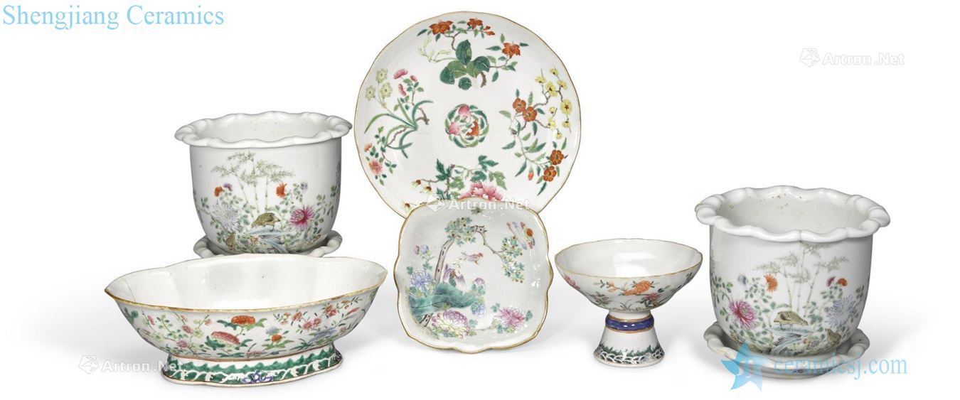 The newest the Qing/Republic period A GROUP OF SEVEN CONTAINERS WITH FAMILLE ROSE FLOWER AND BIRD DECORATION