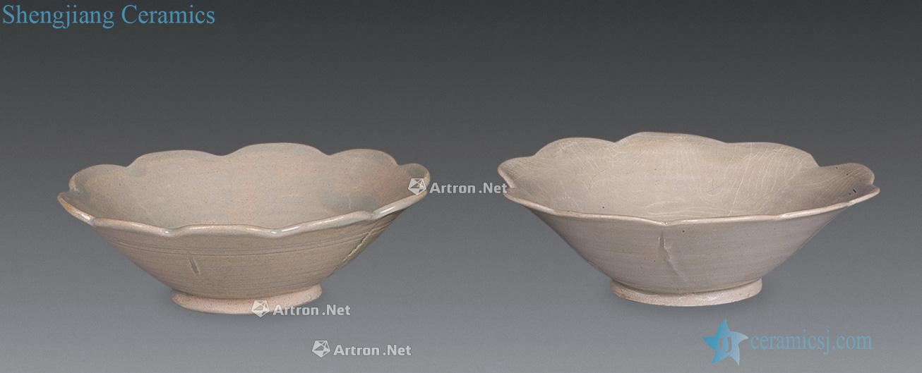 The five dynasties kwai mouth celadon bowl (a)