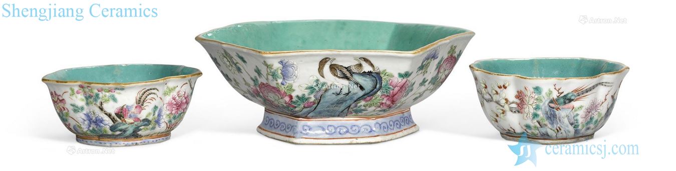 The newest the Qing/Republic period A GROUP OF THREE FOOTED BOWLS DECORATED IN FAMILLE ROSE ENAMELS