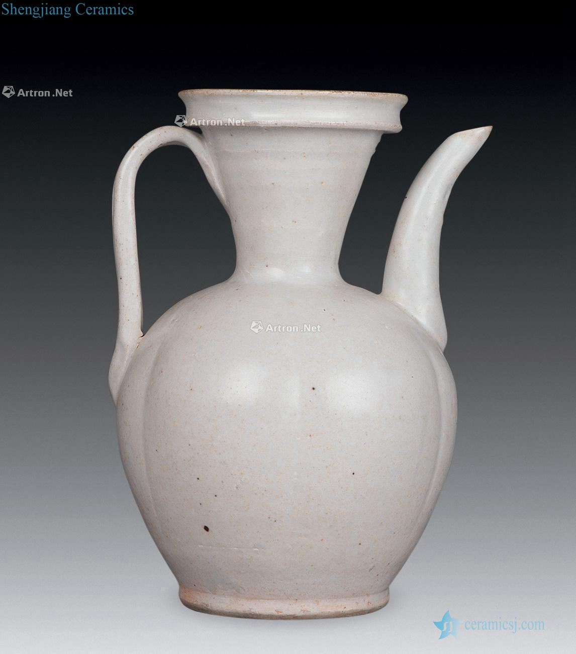 The five dynasties White glazed ewer