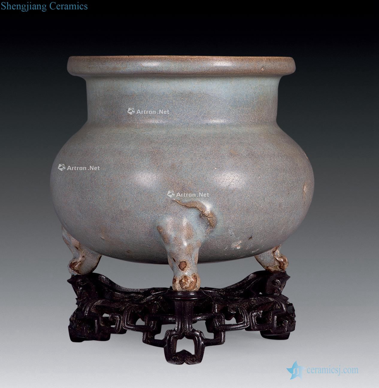 yuan Jun glaze even comes with a three-legged furnace