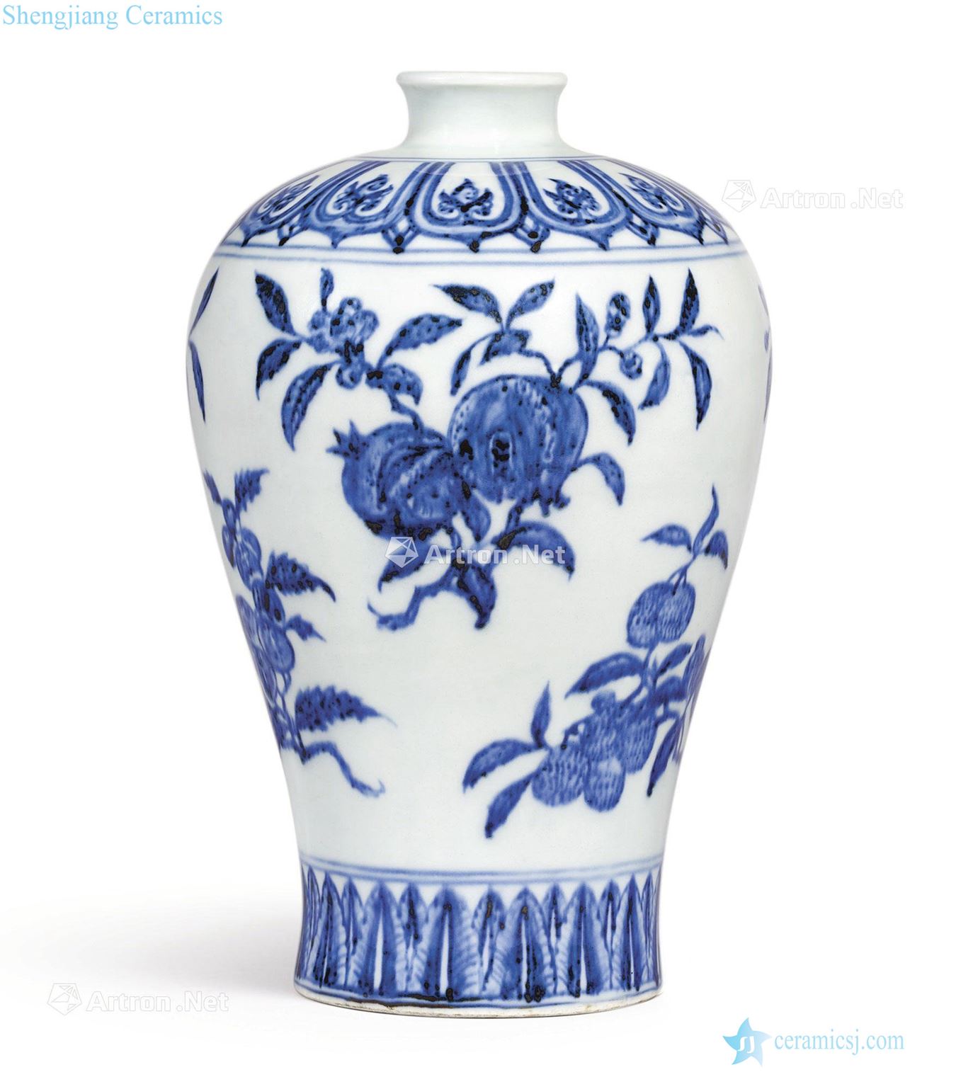 Ming yongle Blue and white ruffled branch flowers and grain mei bottle