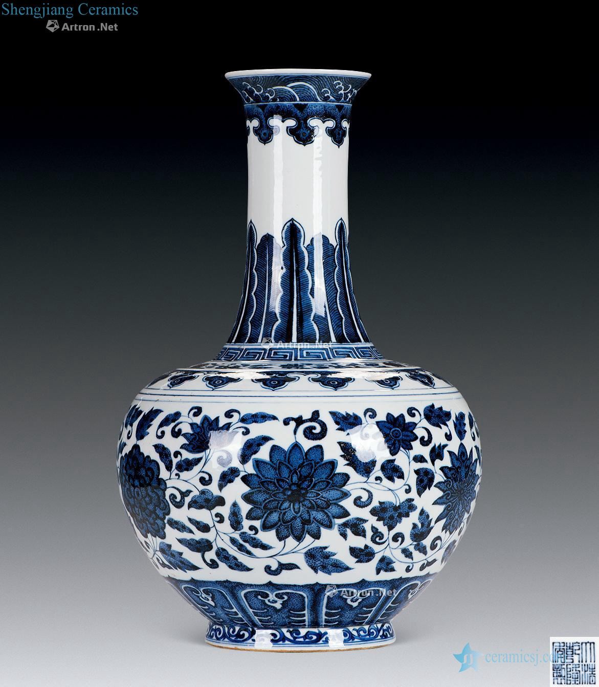 qing Blue and white flowers of the reward bottle