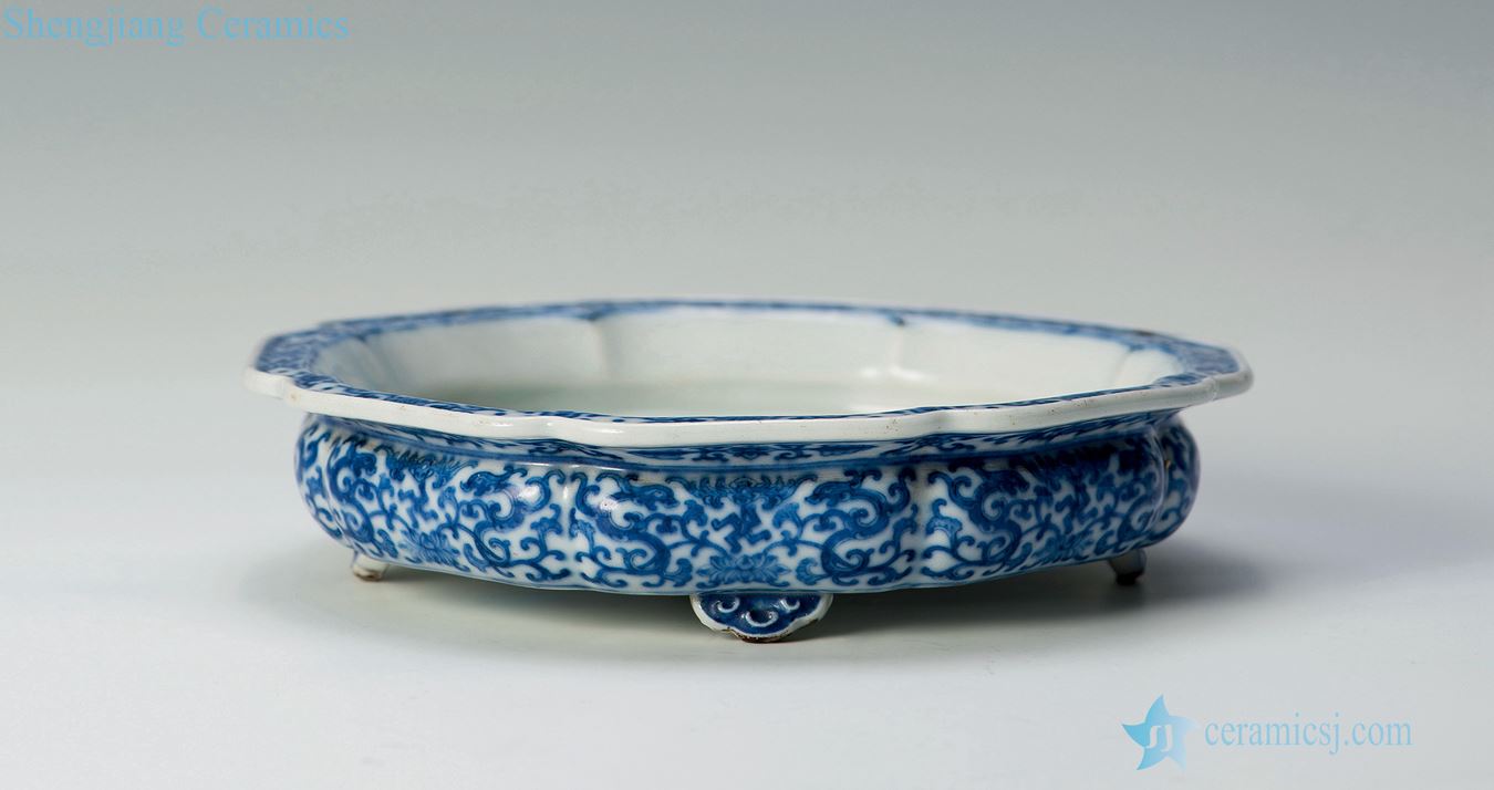 In the 18th century porcelain therefore dragon flower mouth basin
