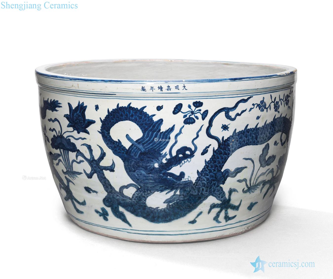 Ming jiajing Blue and white dragon wear grain big crock