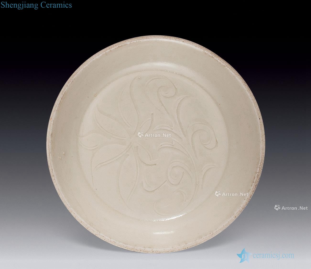 Northern song dynasty kiln carved lotus pattern plate