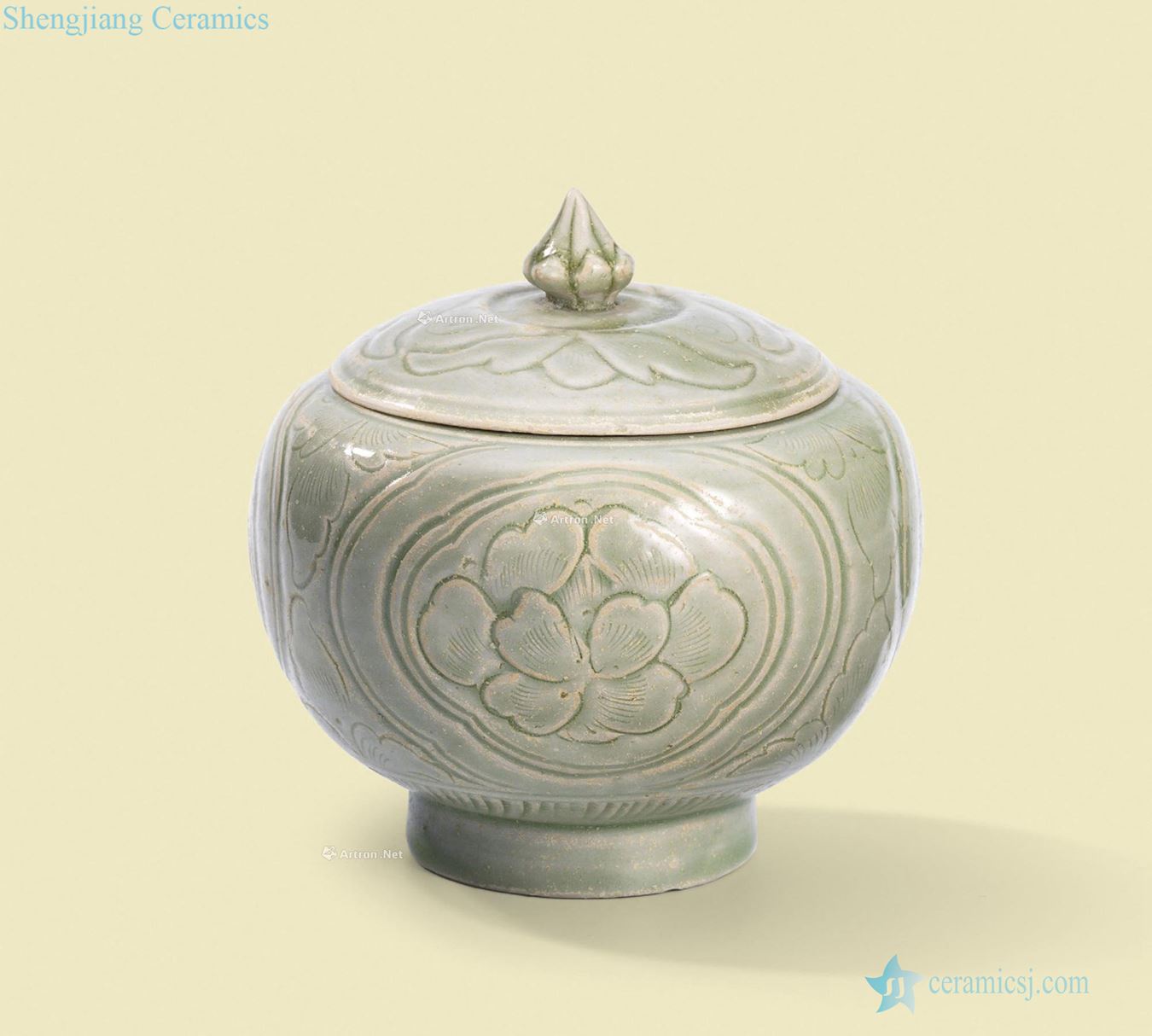 In the northern song dynasty kiln carved peony lines cover tank