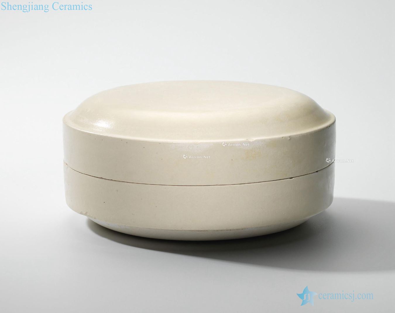 The tang dynasty White glazed dome box
