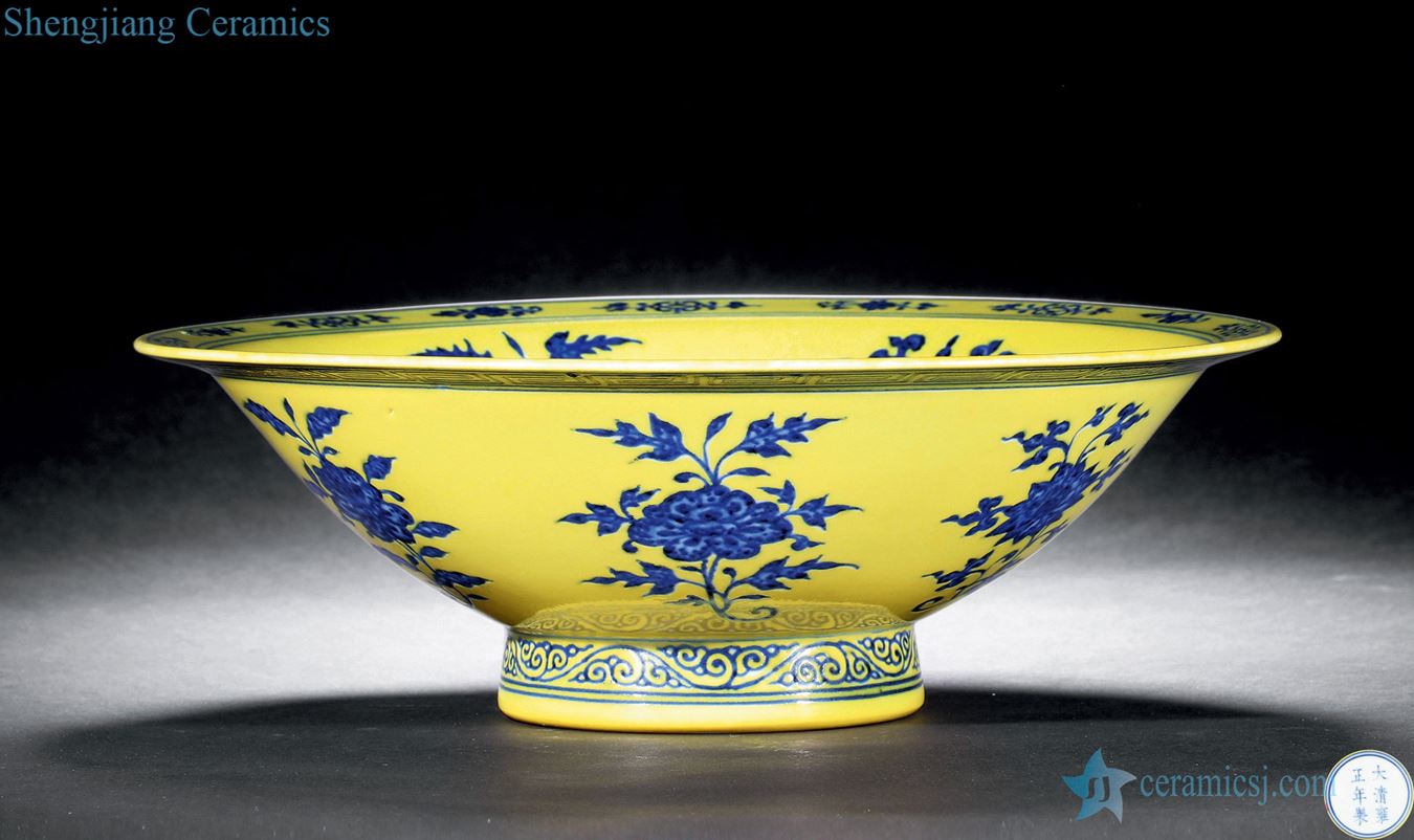 Qing yongzheng yellow blue fold branch flowers grain fold along the bowl