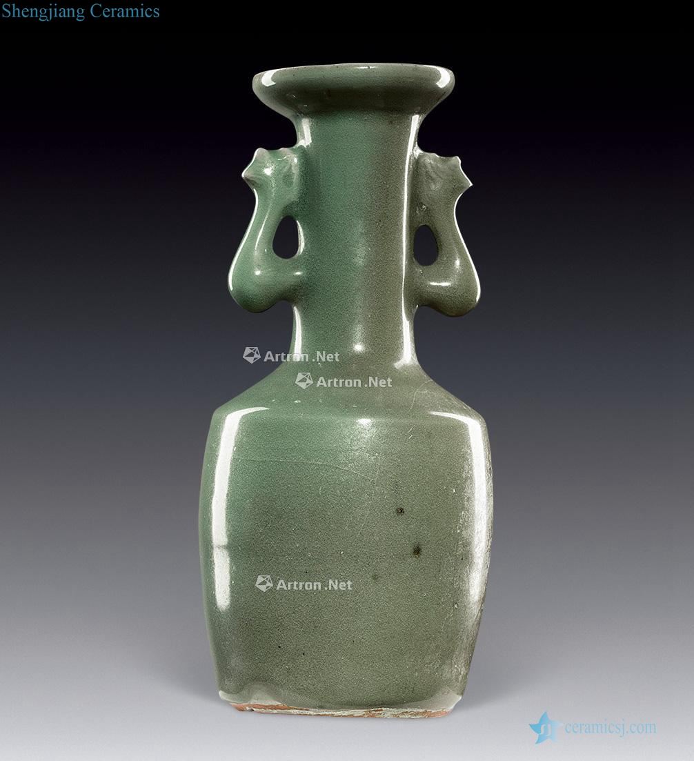 The song dynasty Longquan green glaze vase with a lady
