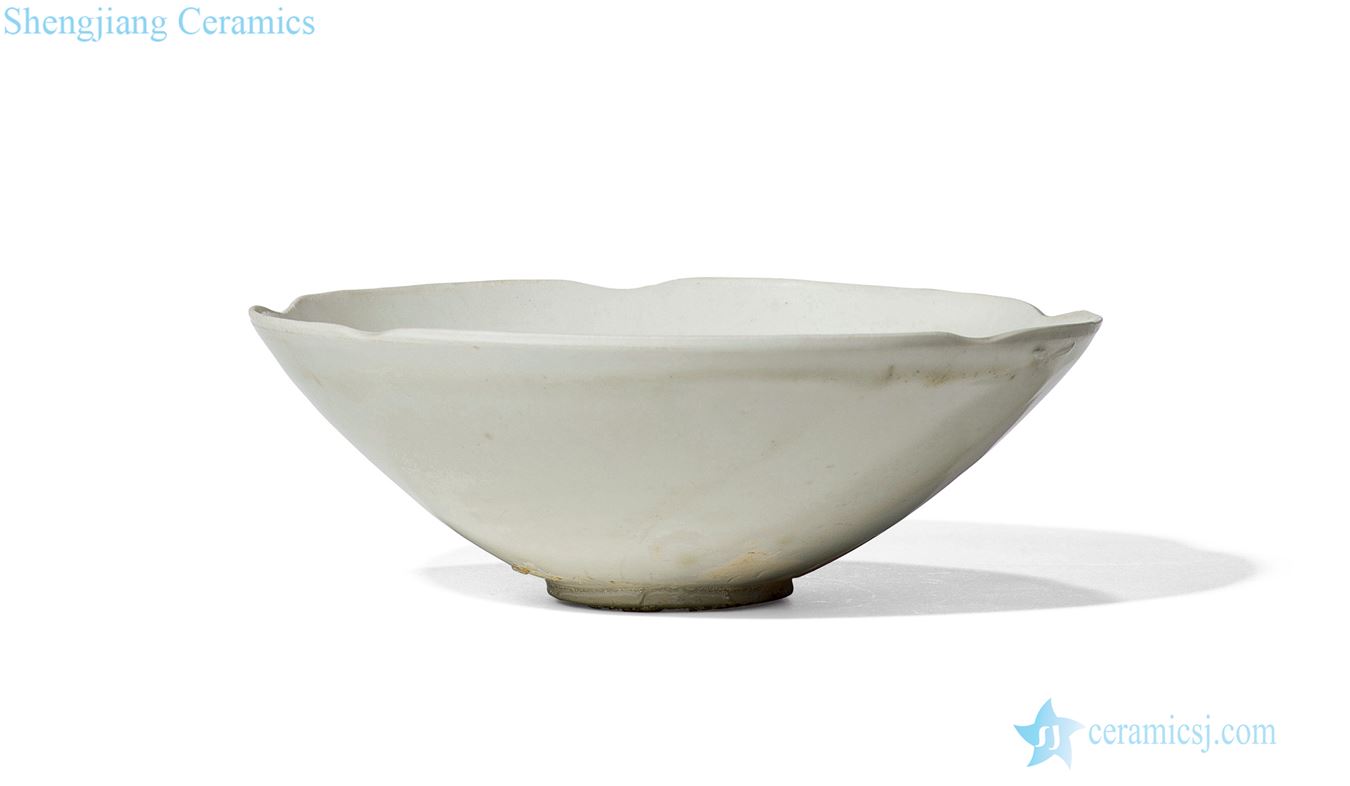The five dynasties ding kiln mouth bowl