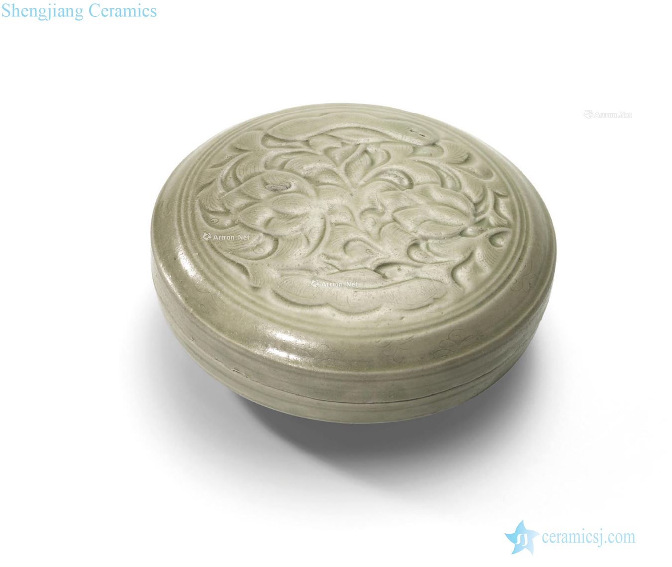 In the northern song dynasty kiln celadon lotus lines cover box