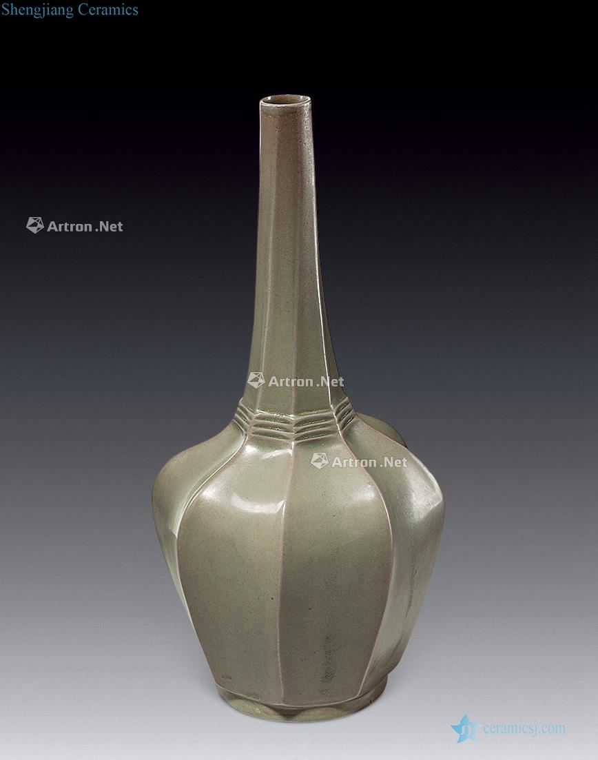 The secret color of the kiln in tang dynasty eight arrises net bottles